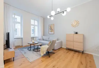 Elegant Living Room with Minimalist Decor_9